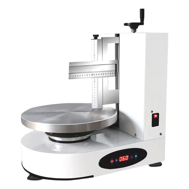 Decoradora De Pasteles Con Regla Y Tamaños De Pastel